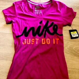 NIKE Slim-Fit Women's Short Sleeve T-Shirt NWT S Pink/Fuchsia